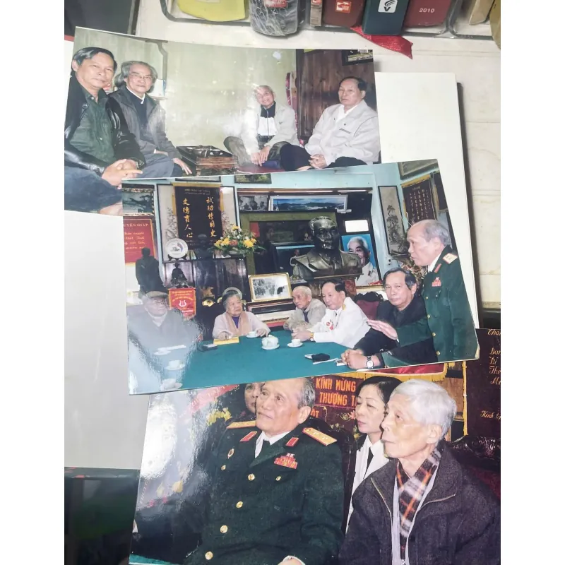 SÁCH LẶNG LẼ CÙNG THỜI GIAN 713360