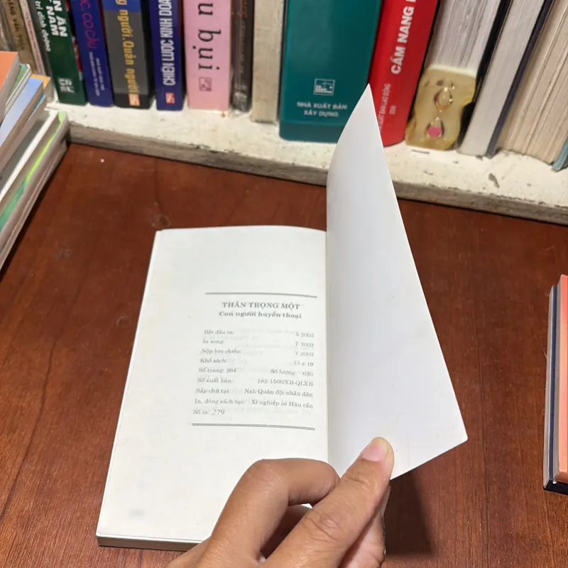 II Văn Học: Trân Trọng Một Con Người Huyền Thoại - Nguyễn Quang Hà - 2003 785616