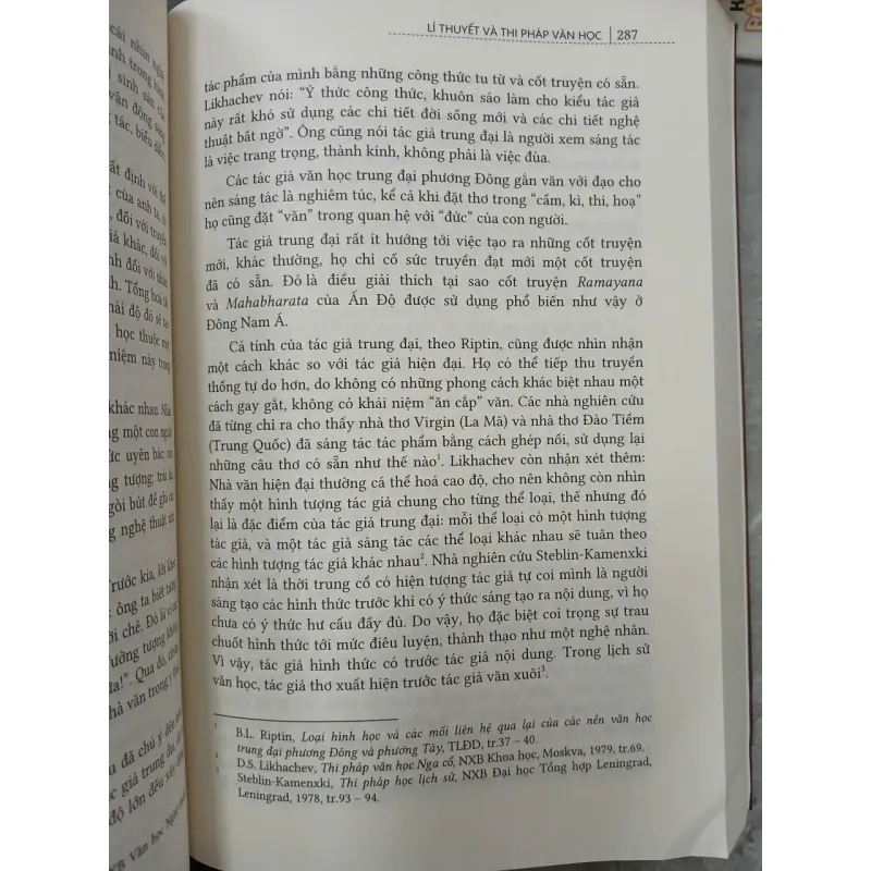 LÍ THUYẾT VÀ THI PHÁP VĂN HỌC - TRẦN ĐÌNH SỬ 711689
