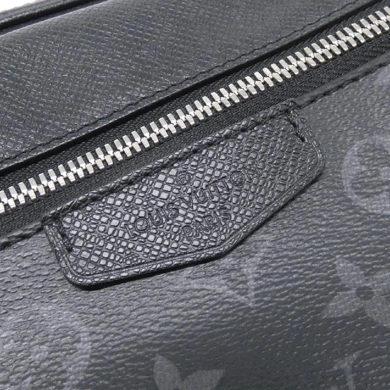 Túi đeo chéo ngoài trời Louis Vuitton Taiga Lama PM M30233 - Hàng hiệu Chính hãng 768349