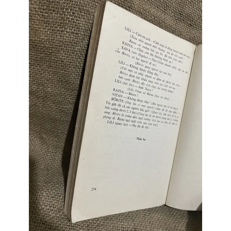 Những bông hoa anh túc - tập kịch Bungari - sân khấu- kịch  762292