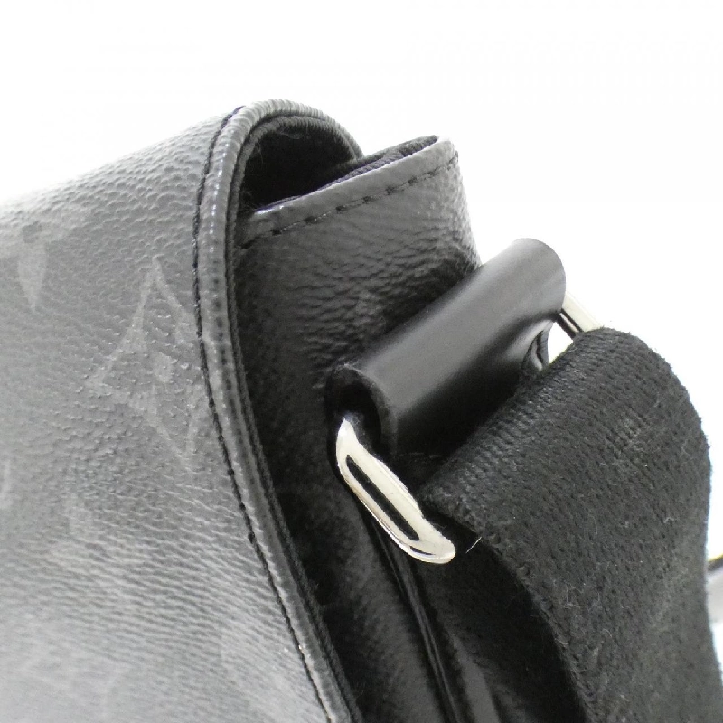 Túi đeo vai Louis Vuitton Monogram Eclipse District PM M44000 612165