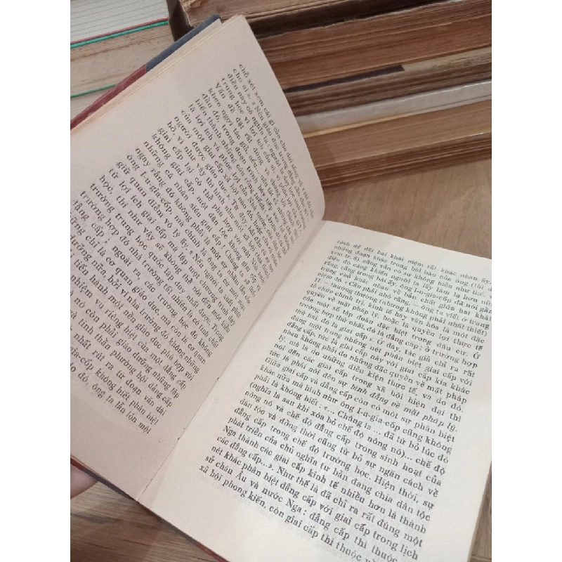 Bàn về giáo dục - V. I. Lê-nin 786535