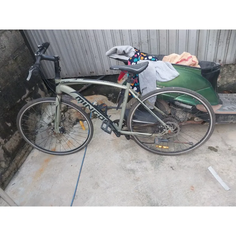 Xe đạp cũ kiểu dáng thể thao 753506