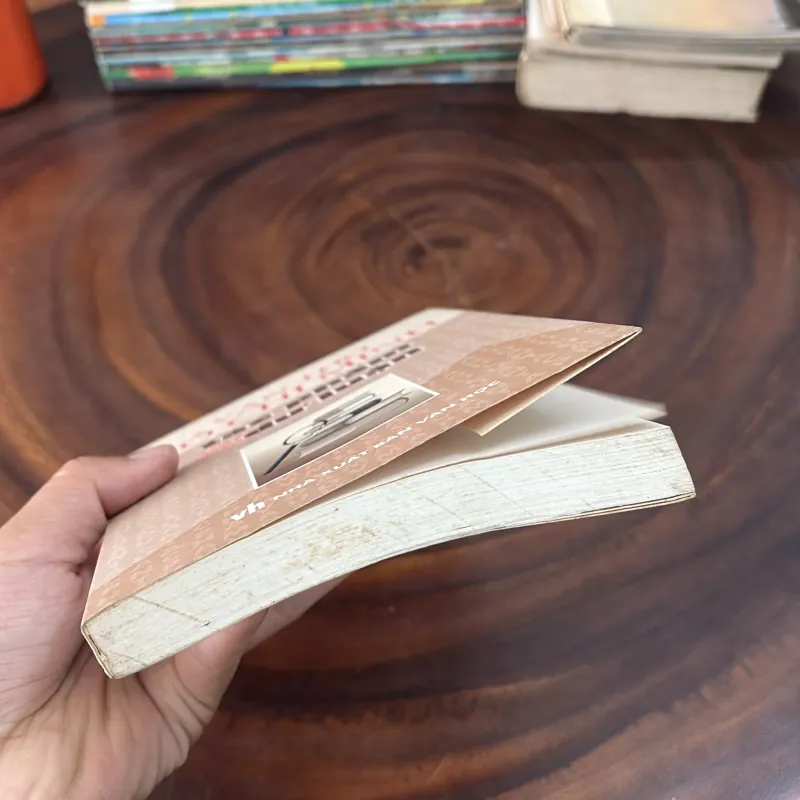 II Văn Học: Văn Thơ Hồ Chí Minh _ Tác Phẩm Và Dư Luận - 2002 999256