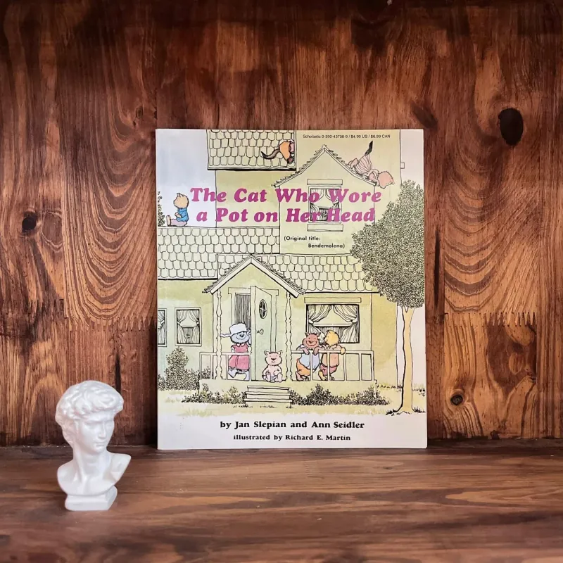 The Cat Who Wore a Pot On Her Head 974858