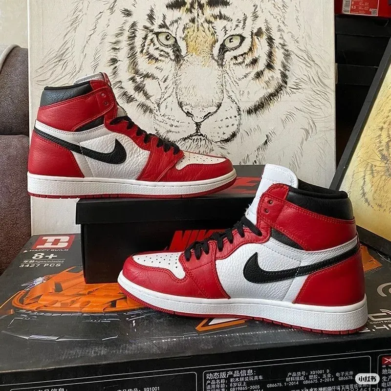 Giày thể thao Nike Air Jordan 1 Retro High OG Size 42 đen đỏ 701639