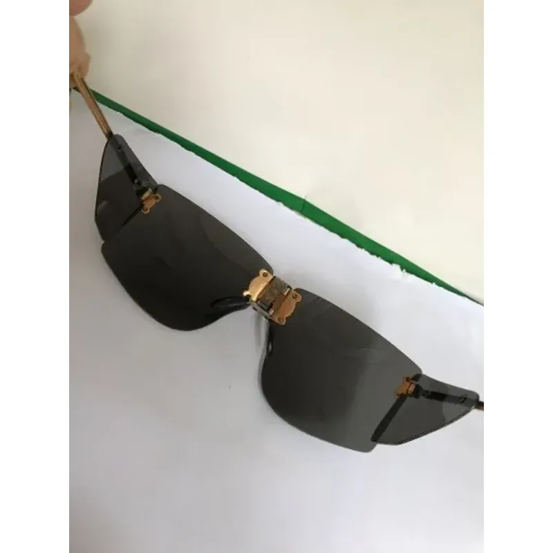 kính  dành cho thợ  hàng  , made in FRANCE  2 bên chấn bụi 972774