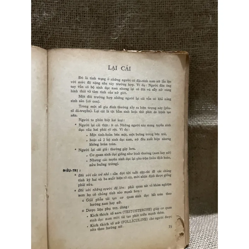 Cẩm nang Tân y học - sách y trước 1975- hơn 330 trang - sách bị mọt ăn  907760
