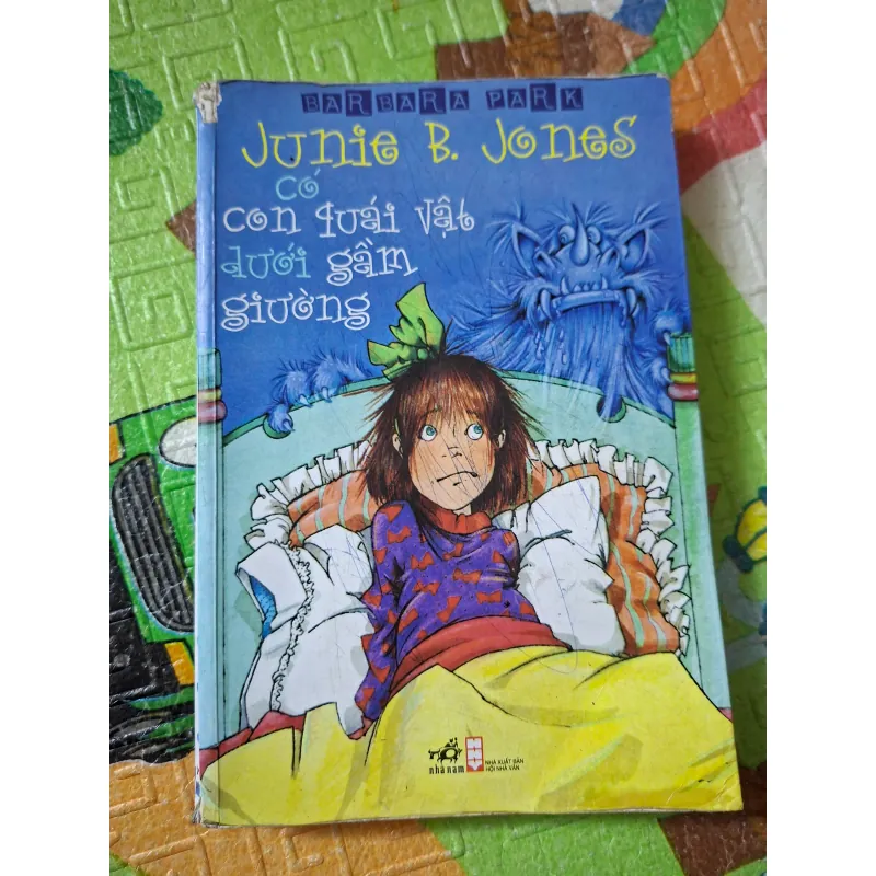 Junie B. Jones Có Con Quái Vật Dưới Gầm Giường 927033