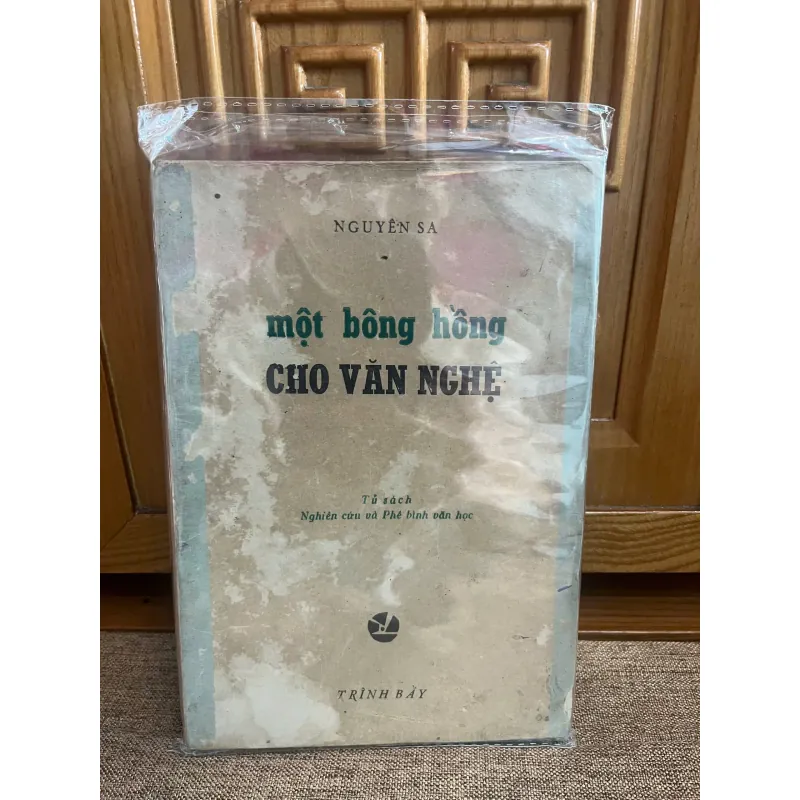 Một Bông Hồng Cho Văn Nghệ Tác giả: Nguyên Sa. 926646