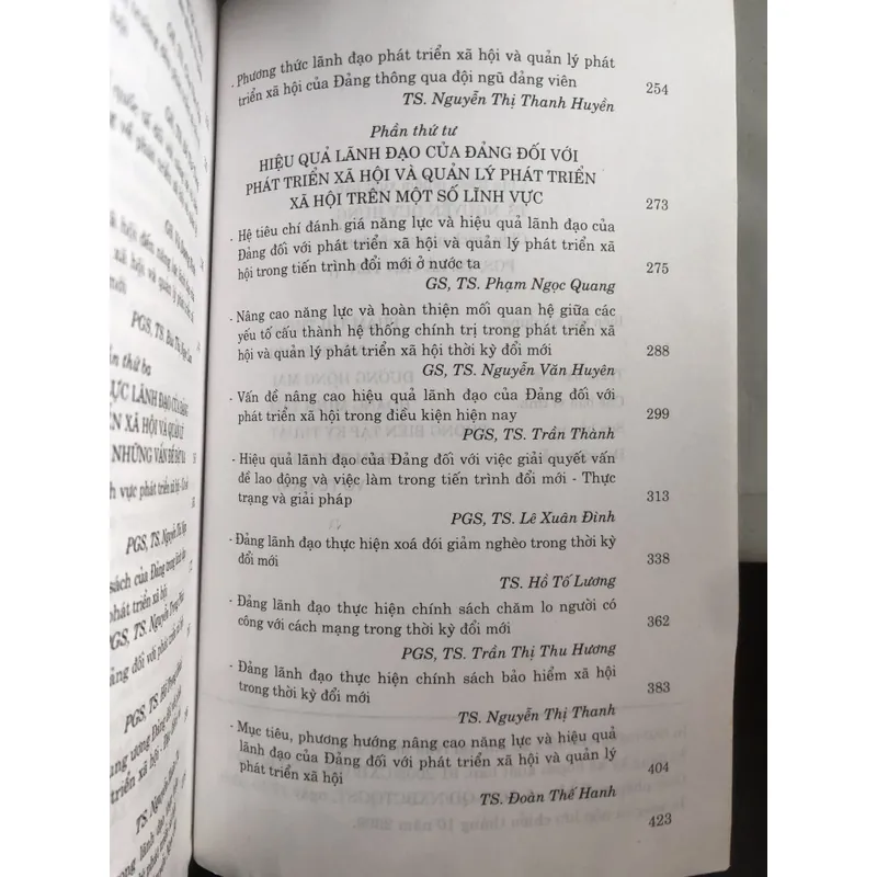 Đảng lãnh đạo phát triển xã hội và quản lý phát triển xã hội thời kỳ đổi mới 606005