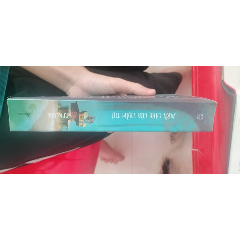 [Sách cũ] Dưới Cánh Cửa Thầm Thì TJ Klune (gần như mới, giá tốt) 477035