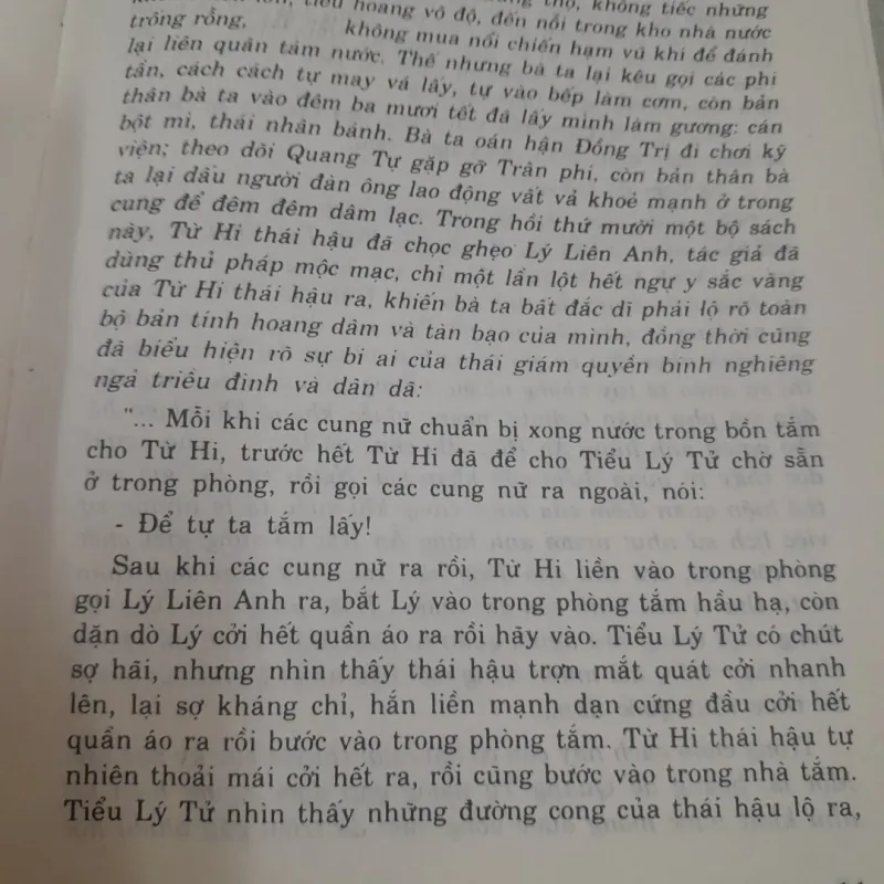 CẤM CUNG DIỄM SỬ. bìa cứng. Tg. Diệp Hách Phan Trát& Nghi Dân. Văn Hóa TT 2002 972238
