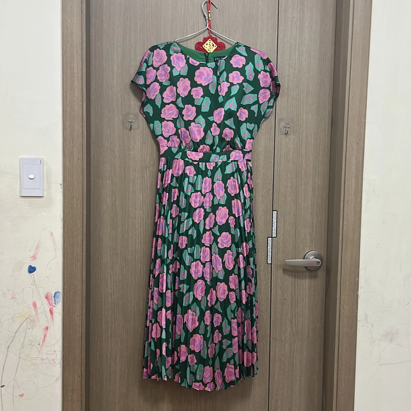 Váy hoạ tiết .nem 2.sz SM còn mới  477855
