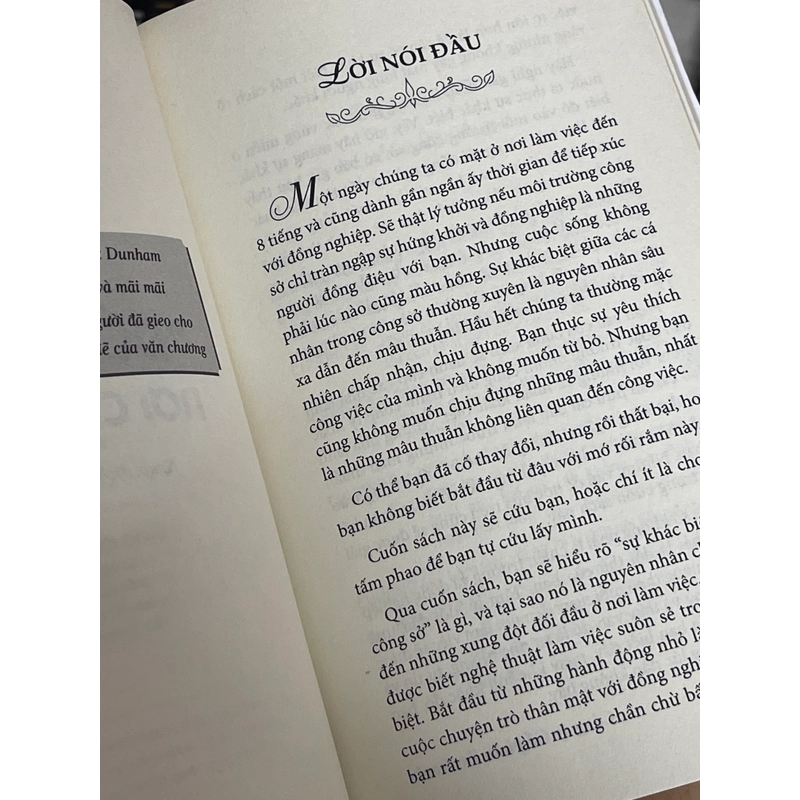 “Đối đầu” nơi công sở - Kelly McDonald 469576