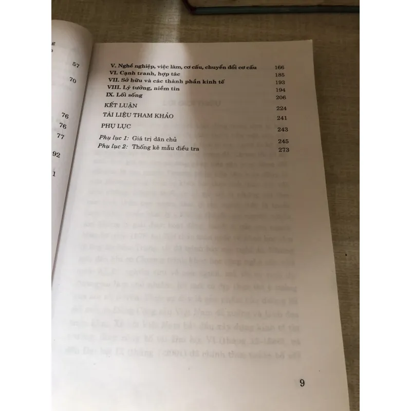 Định hướng giá trị con người Việt Nam thời kỳ đổi mới và hội nhập 1000219