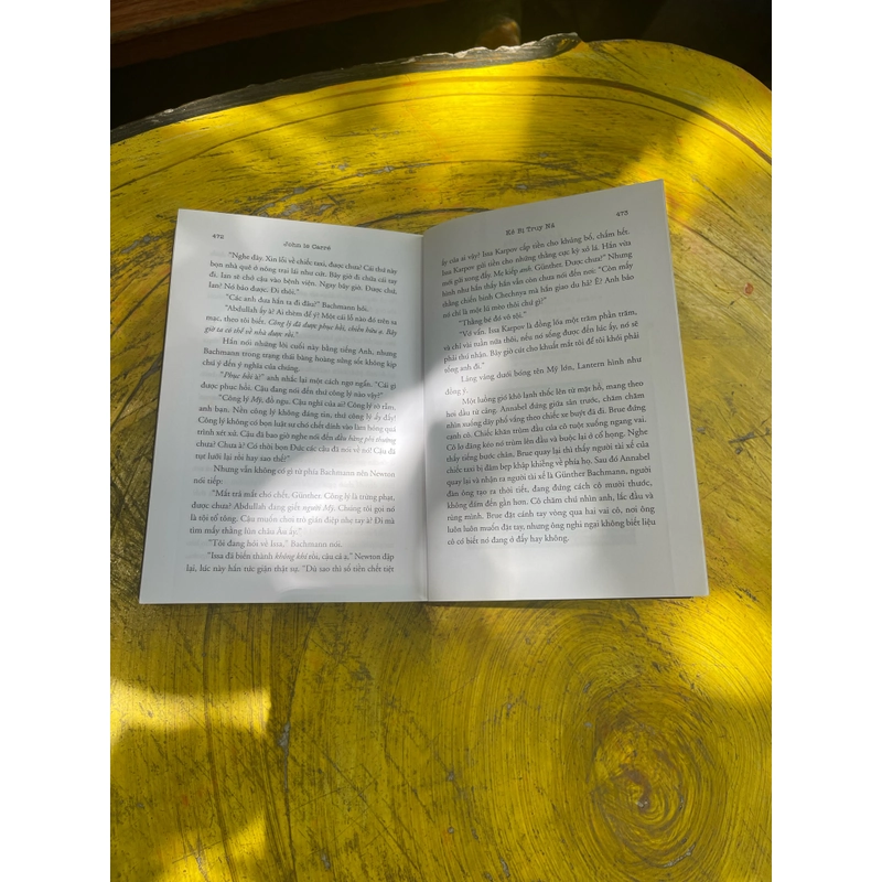KẺ BỊ TRUY NÃ- John Le Carre 536680