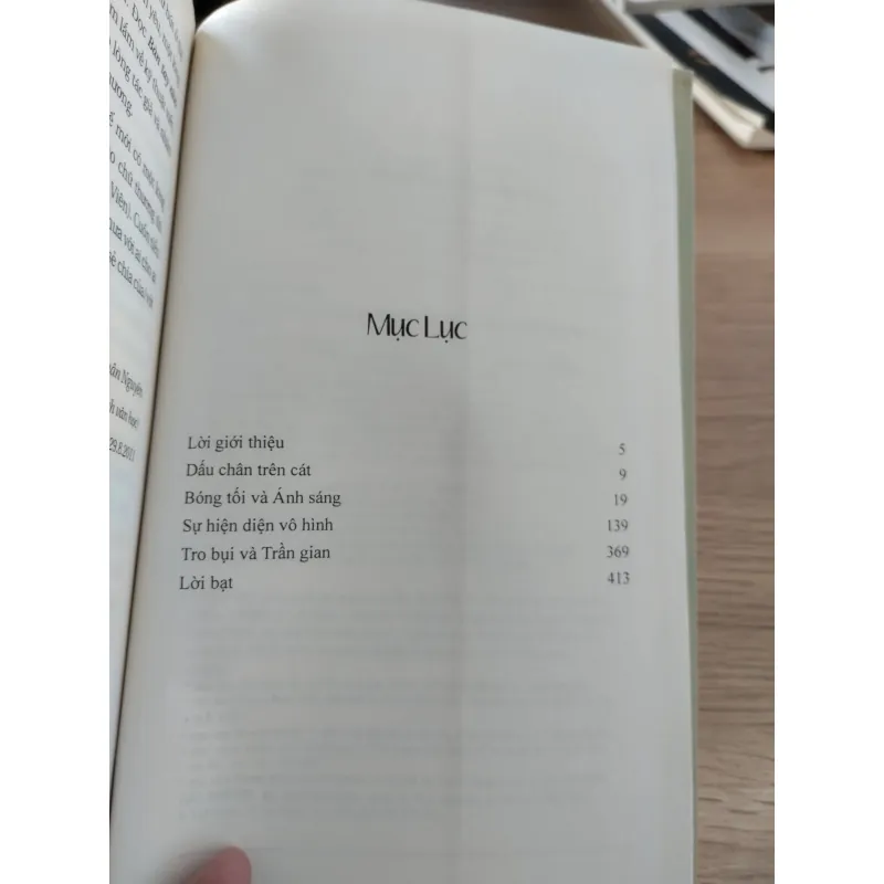 cuốn tiểu thuyết "Bàn tay nhỏ dưới mưa" của tác giả Trương Văn Dân.
 957425