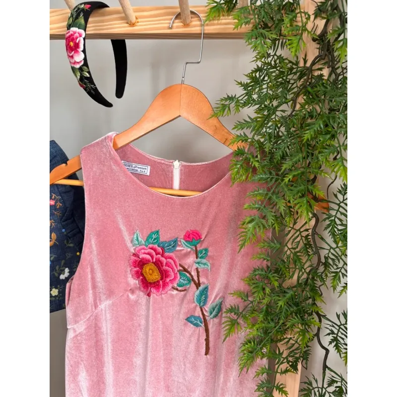 Đầm nữ cổ tròn thêu tay thủ công màu hồng size S phong cách trẻ trung 778765