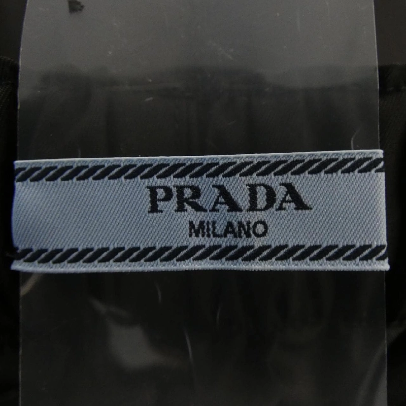 Quần short PRADA logo hình tam giác 22C757 S231 1WQ8 - Hàng hiệu Authentic 820497