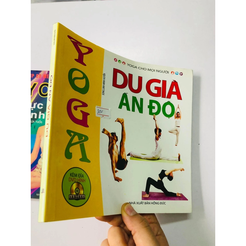 SÁCH YOGA  - sách đã qua sử dụng, tình trạng đọc tốt  460480