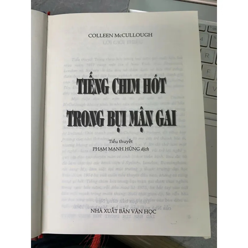 TIẾNG CHIM HÓT TRONG BỤI MẬN GAI - COLLEEN MCCULLOUGH 560385