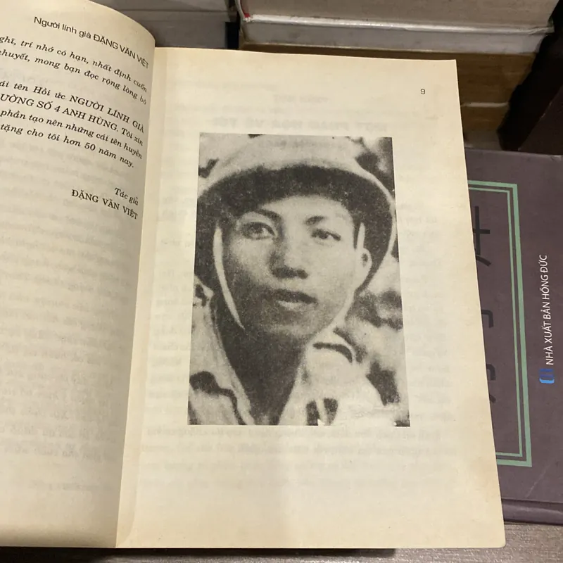 NGƯỜI LÍNH GIÀ ĐẶNG VĂN VIỆT, CHIẾN SĨ ĐƯỜNG SỐ 4 ANH HÙNG (HỒI ỨC), Bản có chữ ký tác giả 689500