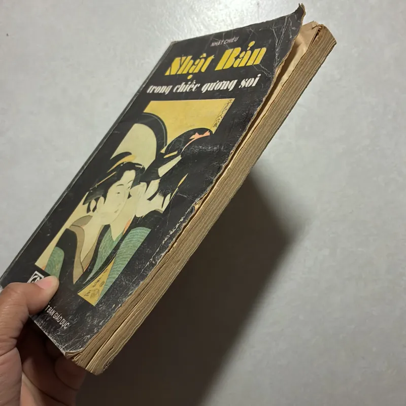 Nhật Bản trong chiếc gương soi - Nhật Chiêu 756109