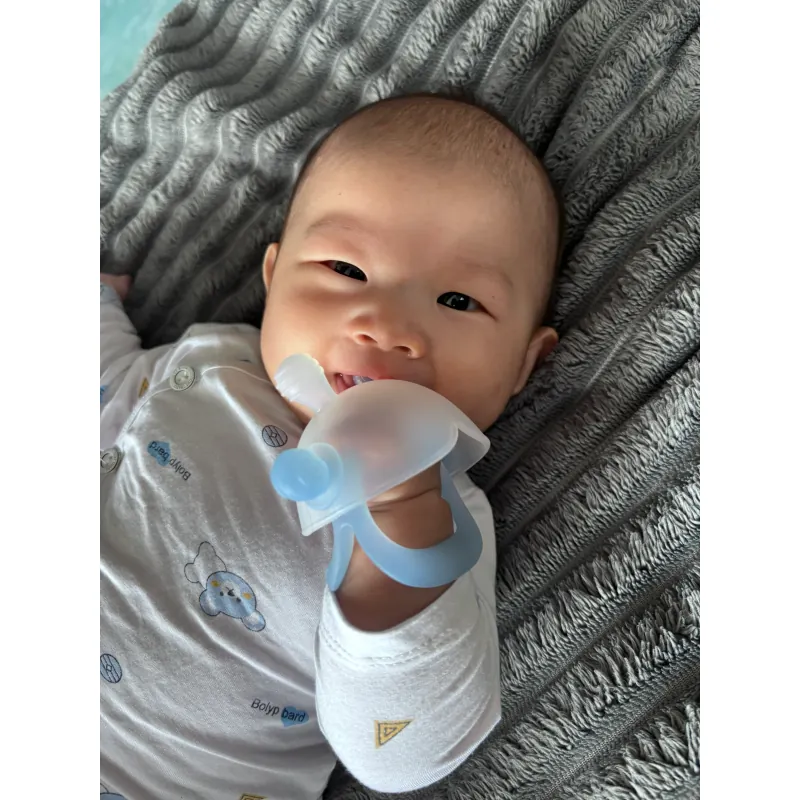 Gặm nứu silicone chính hãng còn mới 1013559