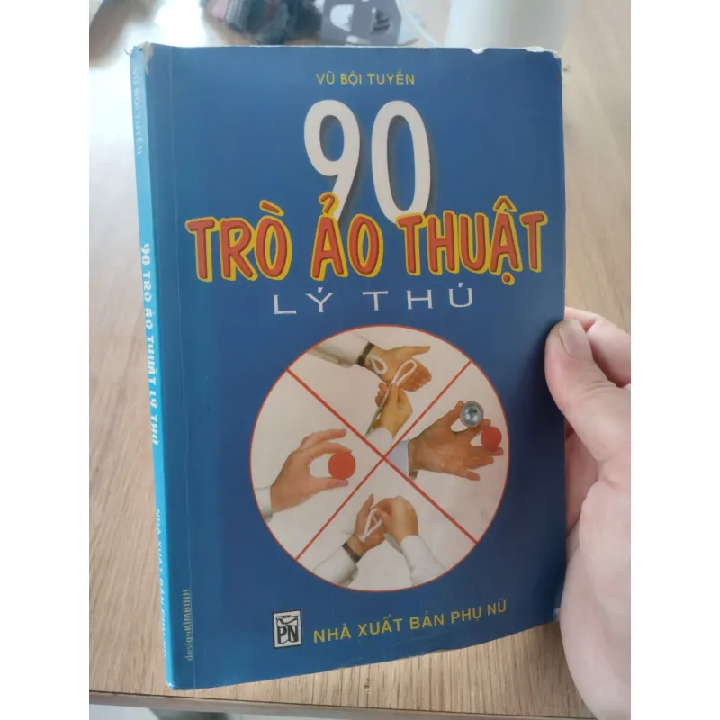 cuốn sách hướng dẫn về ảo thuật.
Tên sách: 90 Trò Ảo Thuật Lý Thú.
 929328