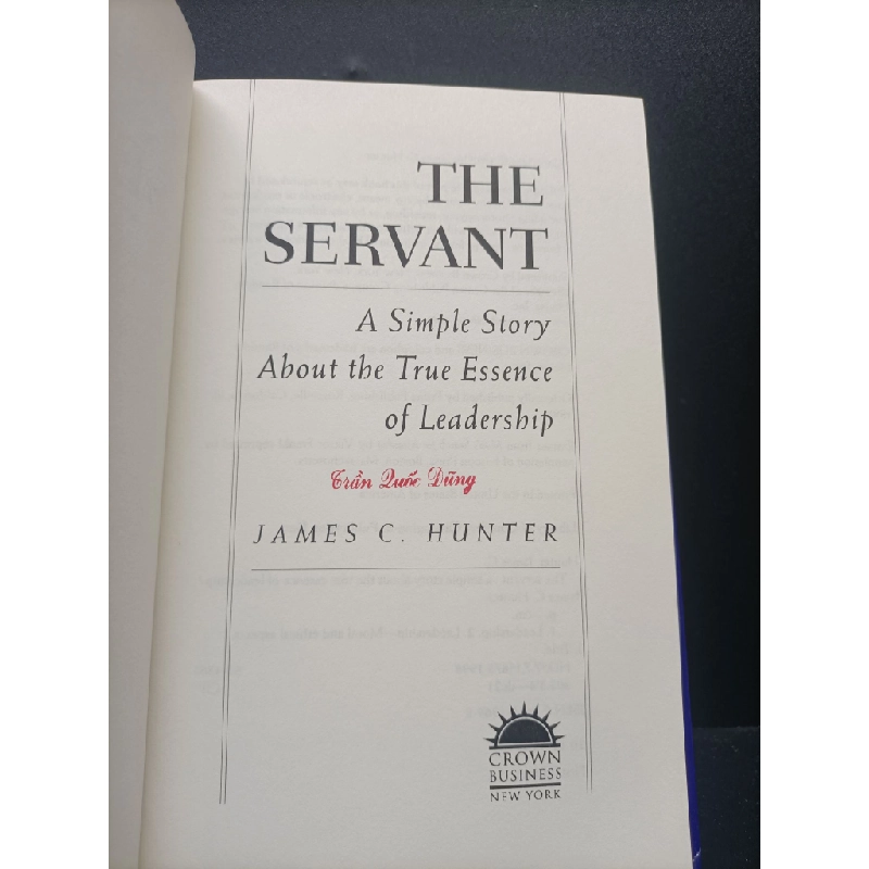 The servant James C.Hunter 1998 mới 80% có vết mực bẩn bìa nhẹ bìa cứng HCM0806 ngoại văn 159298