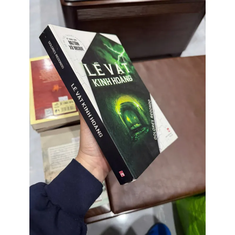 “Lễ Vật Kinh Hoàng” – Dolores Redondo-K2 992670