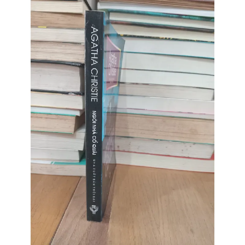Ngôi nhà cổ quái - Agatha Christie 416904
