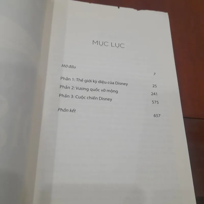 James B. Stewart - CUỘC CHIẾN DISNEY 574375