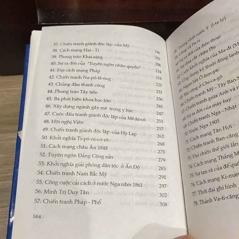 105 SỰ KIỆN NỔI TIẾNG THẾ GIỚI, Bản bìa cứng (XB 2005) 606536