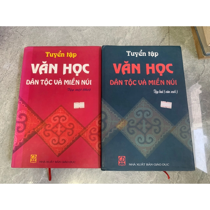 Tuyển tập văn học dân tộc và miền núi (tập 1 + 2) 306703