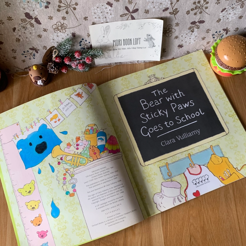 Sách tranh The Bear with Sticky Paws Goes to School, Used, Picture Book For Kids 444116
