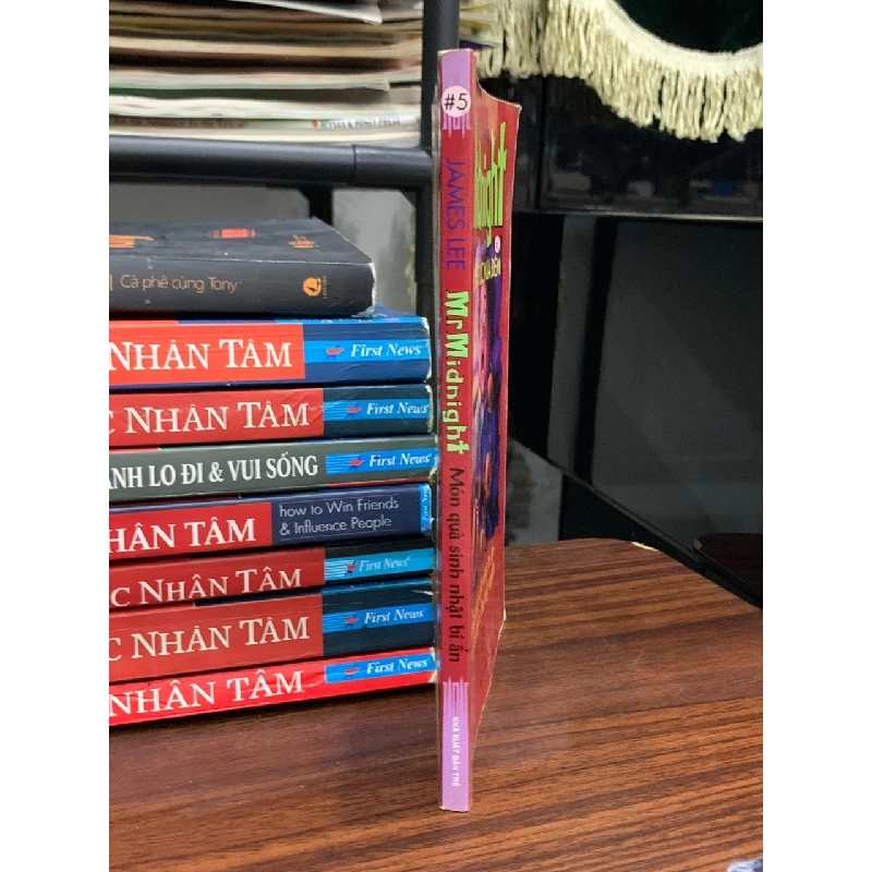 Mr Midnight: Món quà sinh nhật bí ẩn — James Lee 762137