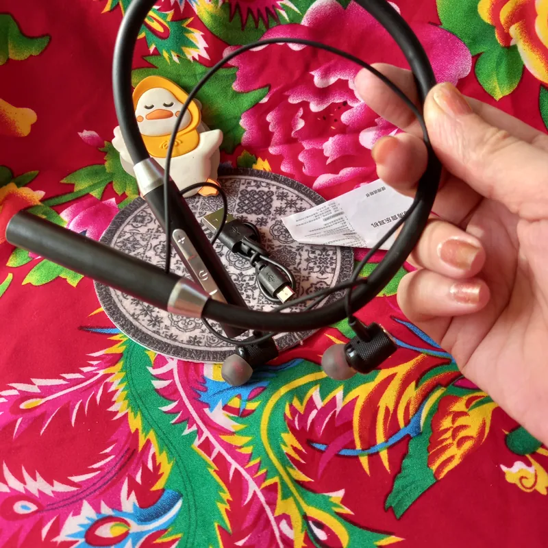 Tai nghe nhét tau bluetooth thể thao đeo cổ 573117