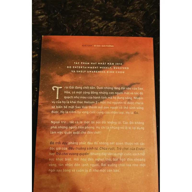 Đỏ trỗi dậy 701943