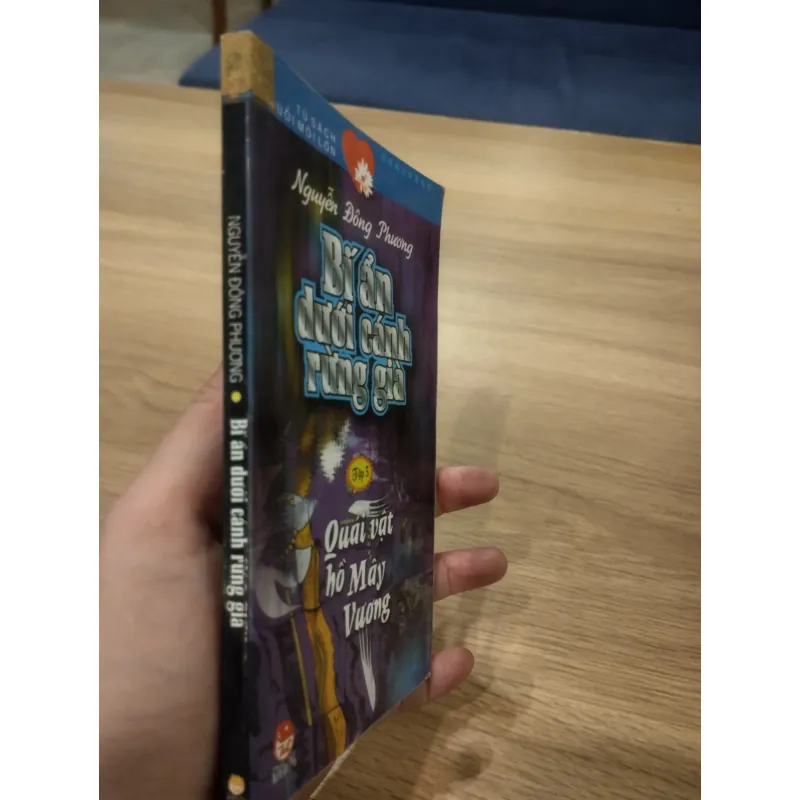 sách: Bí ẩn dưới cánh rừng già - Tập 3: Quái vật hồ Mây Vương.
 1025303