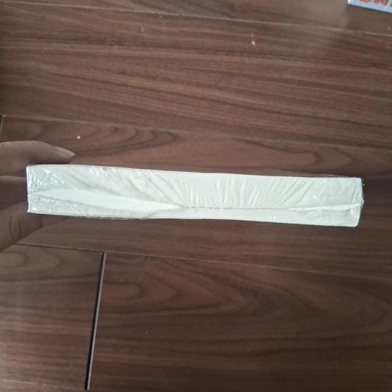 Cô gái trong lồng 525727