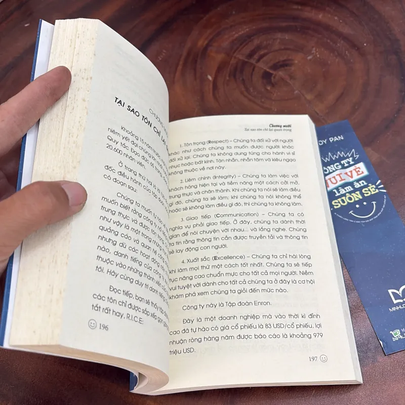 II Sách Kỹ Năng: Công Ty Vui Vẻ, Làm Ăn Suôn Sẻ - ANDY PAN - 2018 994491