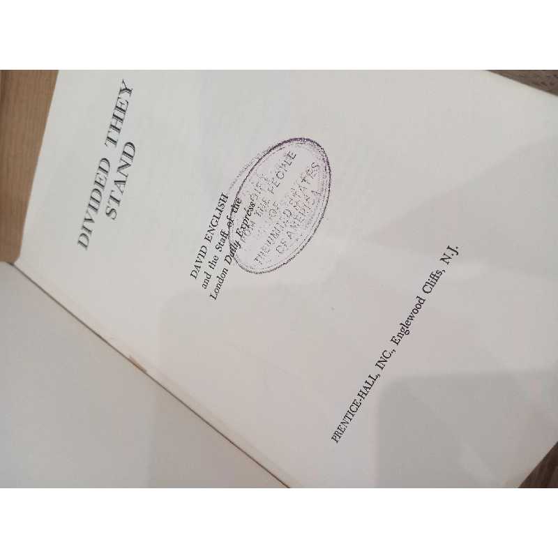 Divided They Stand - David English 598304