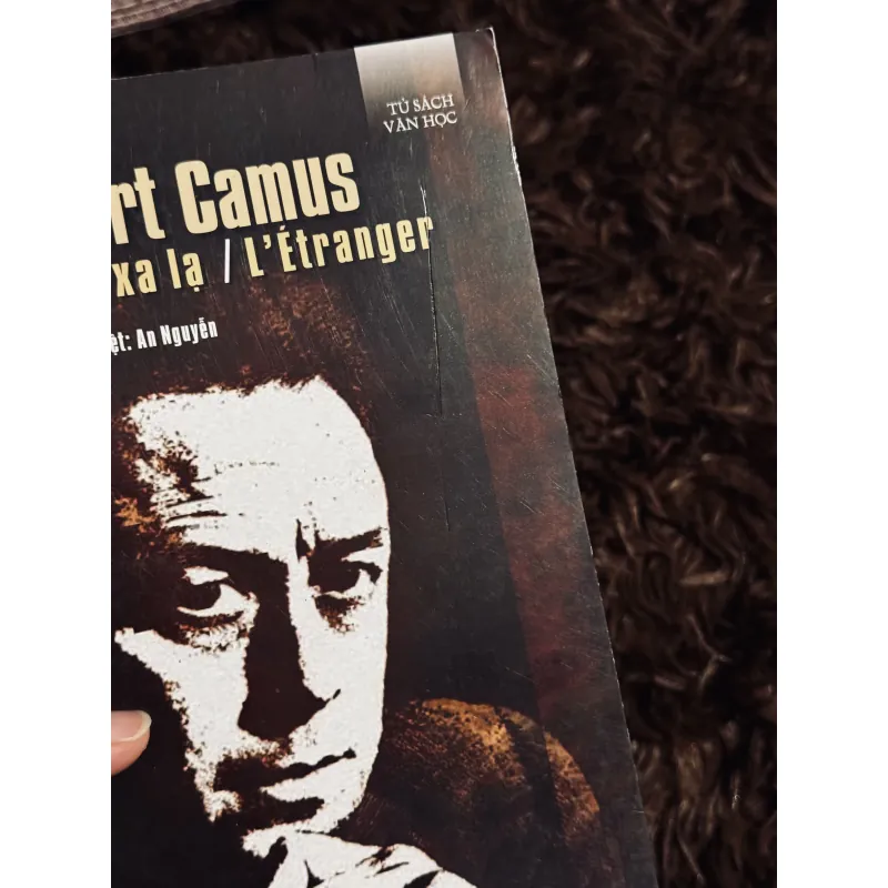 Người xa lạ 932489