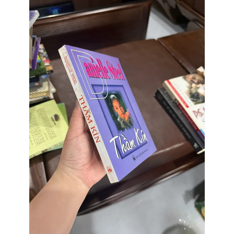 Thầm Kín – Danielle Steel | Tiểu Thuyết Tình Cảm Kinh Điển Bán Chạy - K4 1018056