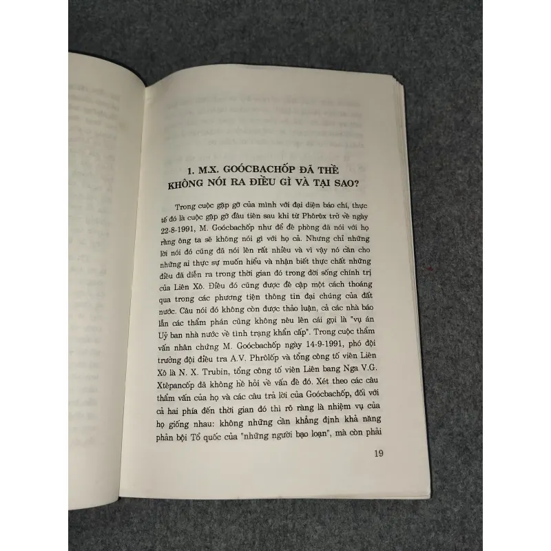 GOÓCBACHỐP - BẠO LOẠN. SỰ KIỆN THÁNG TÁM NHÌN TỪ BÊN TRONG 701078