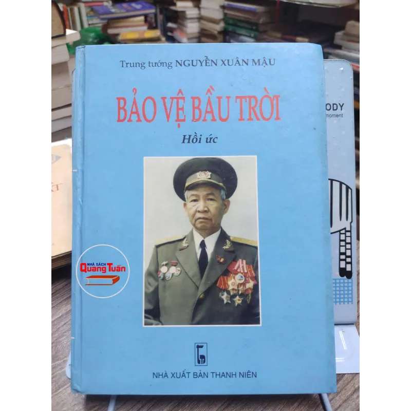 Sách: Bảo vệ bầu trời - hồi ức  - Tác giả: Trung tướng Nguyễn Xuân Mậu (A3) 598276