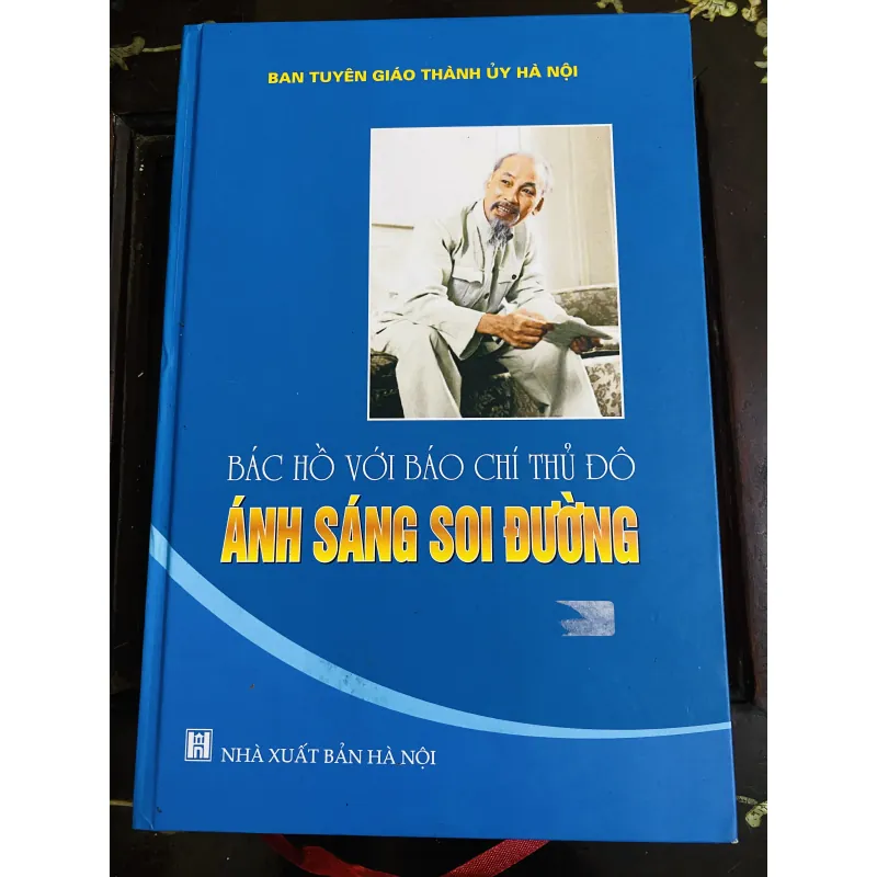 Bác Hồ với báo chí thủ đô Ánh sáng soi đường 974780